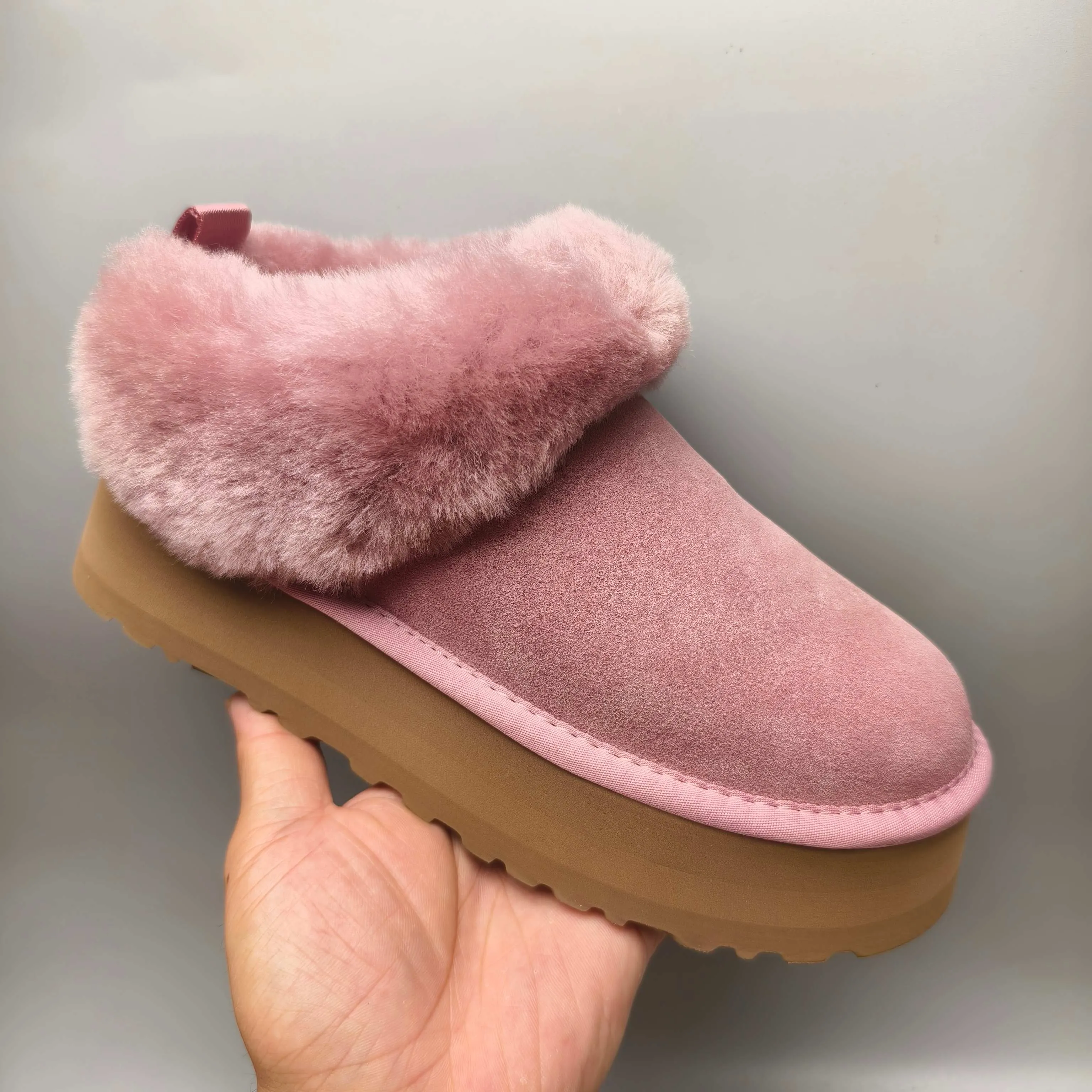💰480 UGG sheepskin all-in-one 1393 thick-soled suede slip-on slip-on shoes. Color: maroon, green, sand, pink. Matching sizes: 35-40.